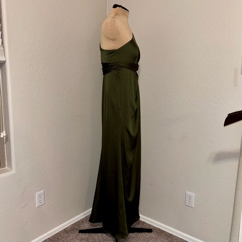Elegant One-Shoulder Green Dress - Picture 6 of 16